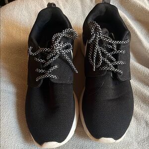 Nike Roshe One Black Sneakers